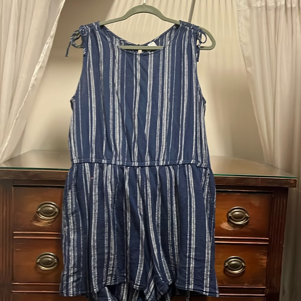 Old Navy Women's Large Navy and White Stripe Open Back Romper W/Pockets